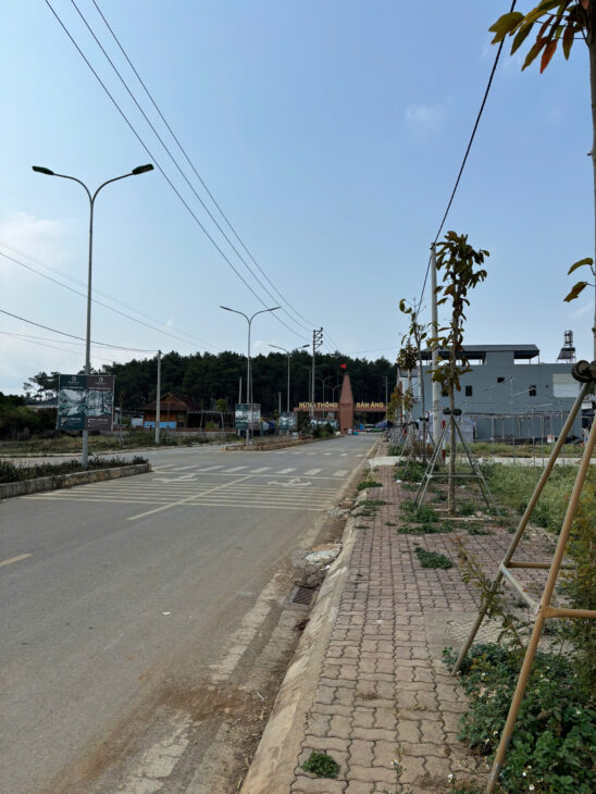 Cần bán lô đất full thổ cư tại Mộc Châu giá rẻ phù hợp làm kinh doanh du lịch. Vị trí đẹp trung tâm