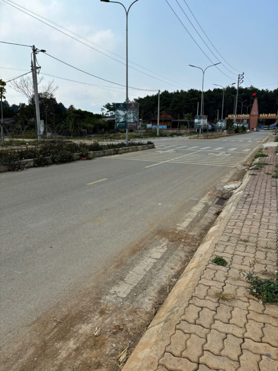 Cần bán lô đất full thổ cư tại Mộc Châu giá rẻ phù hợp làm kinh doanh du lịch. Vị trí đẹp trung tâm