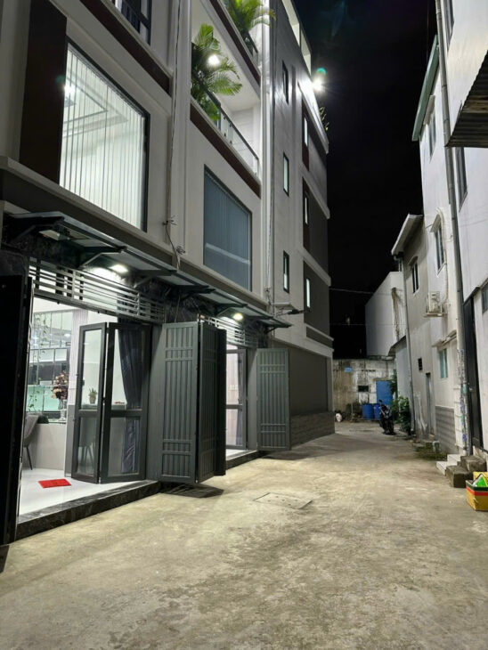 BÁN NHÀ ĐỐI DIỆN LOTE MART, 5 TẦNG, HẺM XE HƠI, NHÀ MỚI.