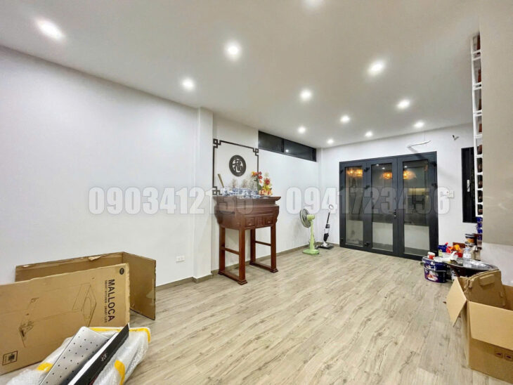 NHÀ ĐẸP TẠI NGỌC THUỴ, LONG BIÊN, CÁCH CẦU LONG BIÊN 5p ĐI XE, 4TỶ2