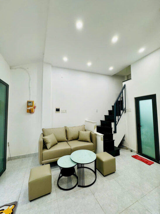 3.68 tỷ- bán nhà 4 tầng ngay chợ Gò Vấp- DTSD 80m2- căn góc thoáng mát- full Nội thất