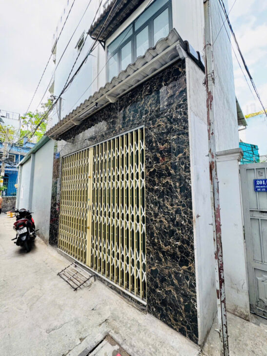 3.68 tỷ- bán nhà 4 tầng ngay chợ Gò Vấp- DTSD 80m2- căn góc thoáng mát- full Nội thất