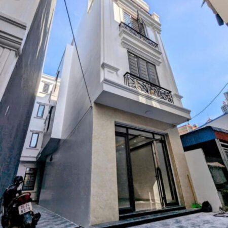 Bán nhà ngõ 633 Thiên Lôi, 42m 4 tầng, lô góc, mới tinh, ô.tô tận cửa, Giá 3.7 tỉ