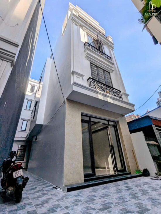 Bán nhà ngõ 633 Thiên Lôi, 42m 4 tầng, lô góc, mới tinh, ô.tô tận cửa, Giá 3.7 tỉ