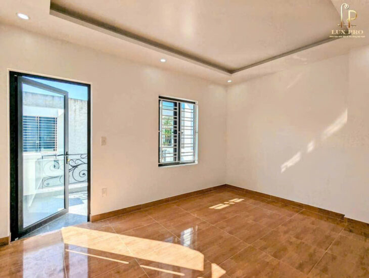 Bán nhà ngõ 633 Thiên Lôi, 42m 4 tầng, lô góc, mới tinh, ô.tô tận cửa, Giá 3.7 tỉ