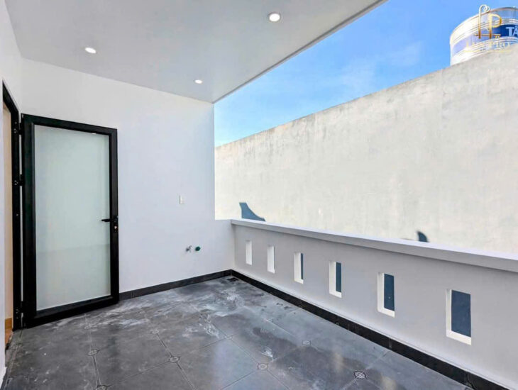 Bán nhà ngõ 633 Thiên Lôi, 42m 4 tầng, lô góc, mới tinh, ô.tô tận cửa, Giá 3.7 tỉ