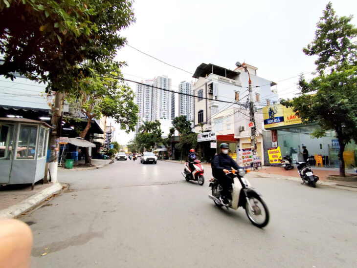 Bán nhà mặt đường 613 Thiên Lôi – Cafe 12h, 120m 3 tầng, vị trí đẹp Giá 18 tỉ