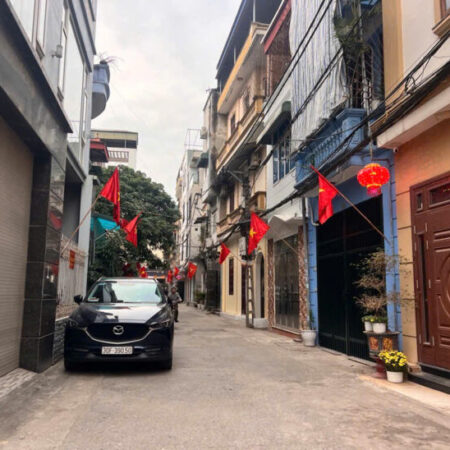 Bán nhà: Tựu Liệt, 40m2 , 3 Tầng, vị trí đẹp, ngõ nông, cách BX Nước Ngầm 1km. Nhỉnh 4 tỷ