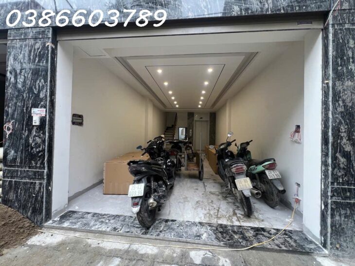 Cần Tiền bán gấp nhà tại tư đình long biên hà nội . nhà 7 tầng thang máy và đang hoàn thiện .