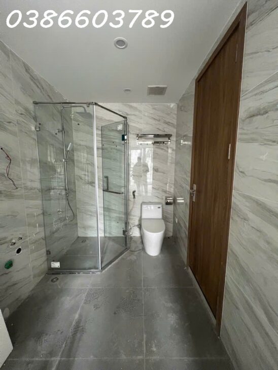 Cần Tiền bán gấp nhà tại tư đình long biên hà nội . nhà 7 tầng thang máy và đang hoàn thiện .