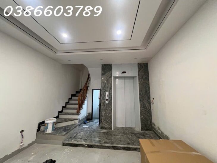 Cần Tiền bán gấp nhà tại tư đình long biên hà nội . nhà 7 tầng thang máy và đang hoàn thiện .