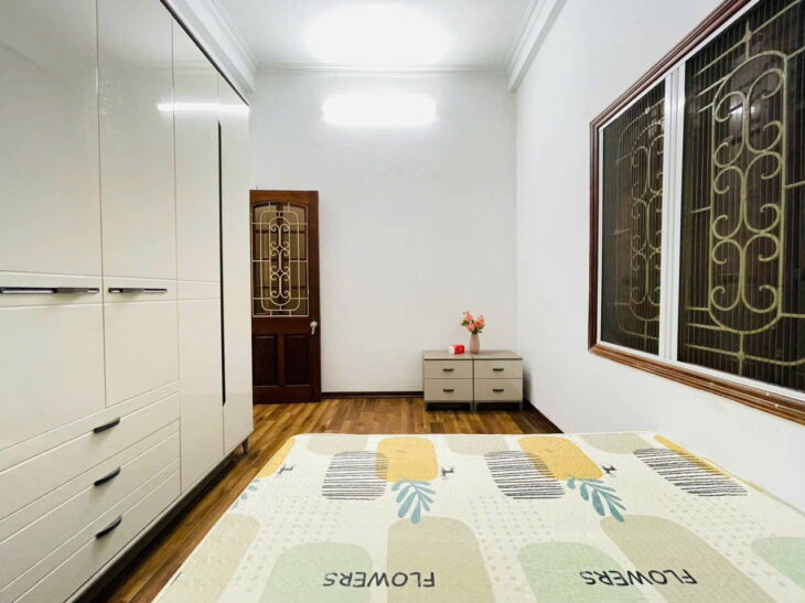 Bán nhà 10 m ra mặt Đường Láng ( Ngã Tư Sở), Đống Đa, DT 87m2, 3tầng, mặt Tiền 5m. giá 9,4 tỷ.