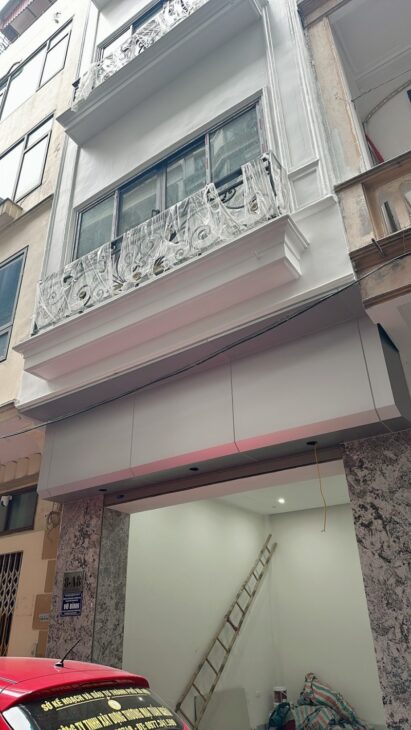 BÁN NHÀ VIP TRẦN QUỐC HOÀN, CẦU GIẤY 40M, 5T, THANG MÁY, MT 4M, OTO TRÁNH, 17 TỶ. 0937651883.