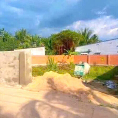 Cần Bán Gấp Mảnh Đất Phủ Hồng, Đường Bê Tông To Khu Dân Cư, Gần Trường Học , UBND Bàu Trâm