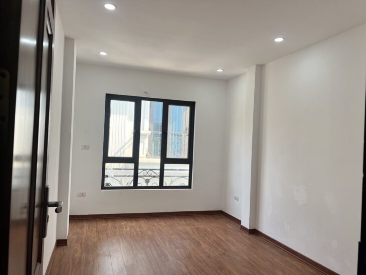 Bán nhà: Tựu Liệt, cách bx Nước Ngầm 1 km. 38m2, 5 tầng, lô góc, oto đỗ cửa. Hơn 5 tỷ