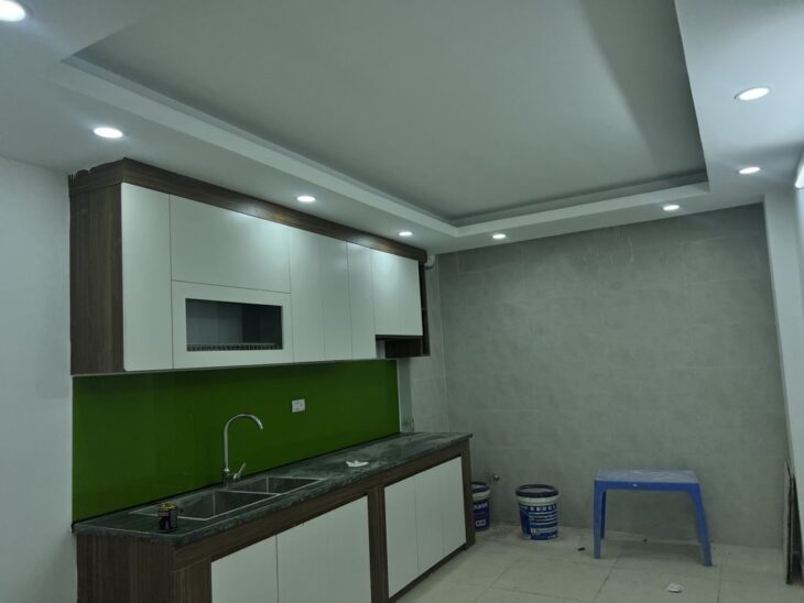 Bán nhà: Tựu Liệt, cách bx Nước Ngầm 1 km. 38m2, 5 tầng, lô góc, oto đỗ cửa. Hơn 5 tỷ