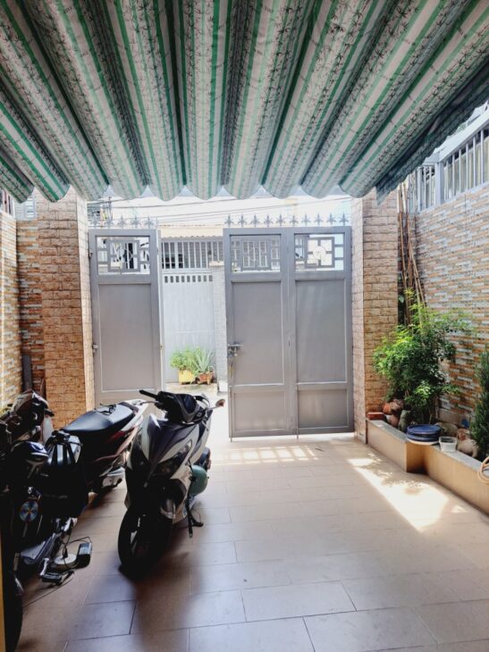 Bán nhà 100m2, 3 tầng, 3PN, 4WC, Q.9, Thủ Đức, 7.5 tỷ, sổ hồng