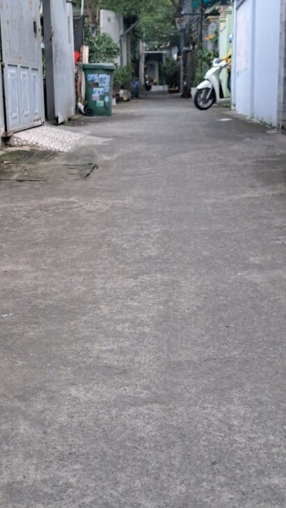 ĐƯỜNG THẠNH LỘC – QUẬN 12, NHÀ 100m2, NGANG 5 MÉT, SÁT MẶT TIỀN, Ô TÔ ĐỖ CỬA, HẺM THÔNG – CHỈ 40