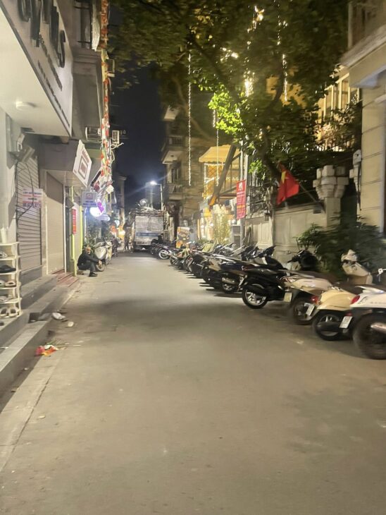 BÁN NHÀ HÀNG BÔNG???? HOÀN KIẾM???? 92M2 x 1T???? MT 8M???? 24 TỶ???? KINH DOANH TẤP NẬP???? Ô TÔ TRÁNH