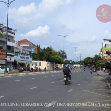 BÁN GẤP NHÀ MẶT PHỐ LÊ VĂN HIẾN – Mặt tiền đường lớn, thích hợp đầu tư sinh lời!