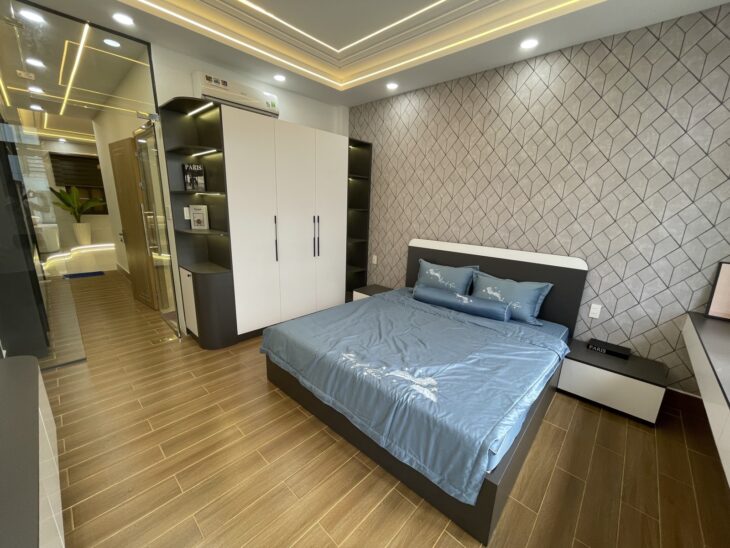 SỐC! Nhà 5 lầu siêu đẹp ô tô ngủ tặng NT hẻm 256 Phan Huy Ích 68m2 gần Emart CHỈ 8.99 TỶ