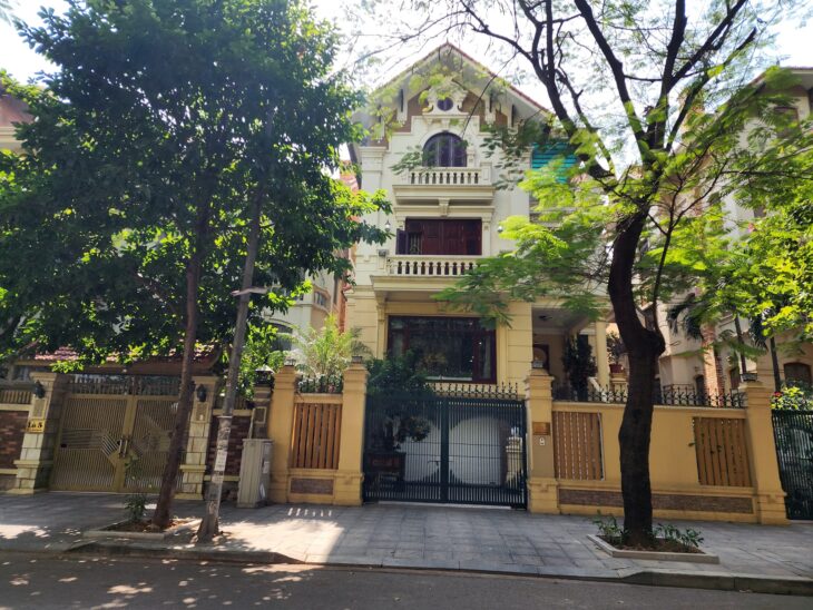 Chỉ 68,5 tỷ sở hữu ngay tòa biệt thự vị trí đắc địa nhất bán đảo Linh Đàm, diện tích 255m2, xung