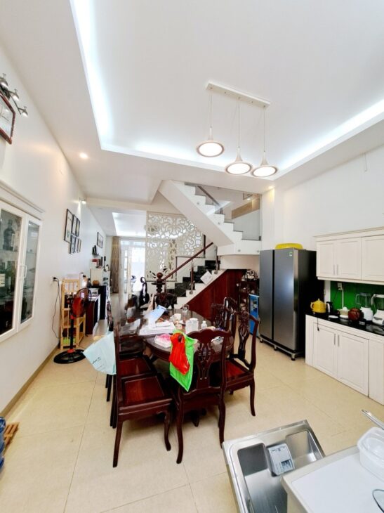 Bán nhà 100m2, 3 tầng, 3PN, 4WC, Q.9, Thủ Đức, 7.5 tỷ, sổ hồng