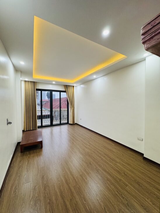 Bán Nhà: Tựu Liệt, Mặt đường Bờ Sông, 40m2, Kinh Doanh, oto đỗ cửa, sổ vuông. Nhỉnh 8 tỷ