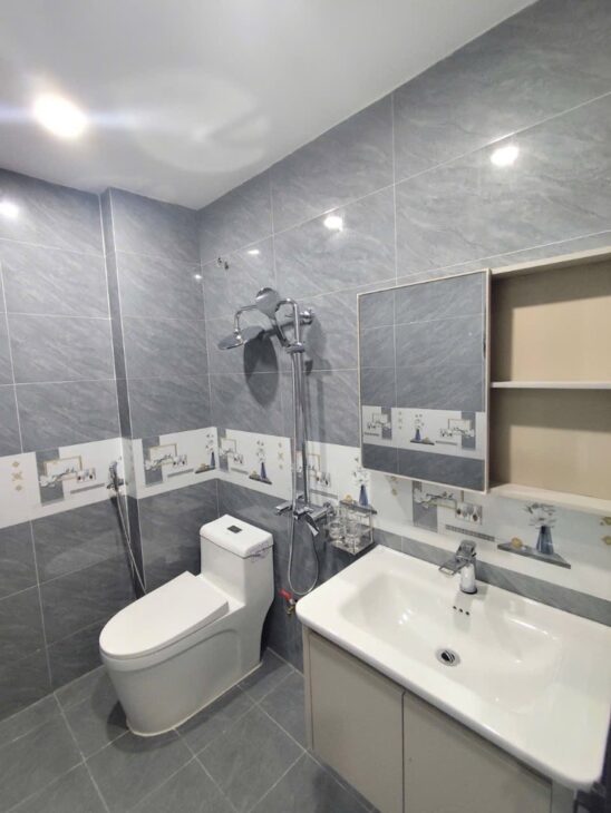 Bán Nhà: Ngọc Hồi, cách BX Nước Ngầm, 600m, 6 tầng, Thang Máy, oto đỗ cửa, Nhỉnh 8 tỷ