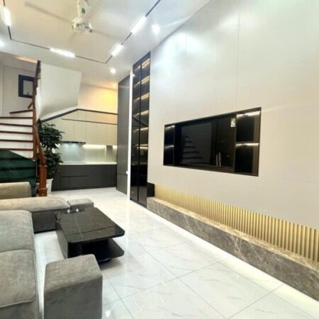 Bán nhà 5 tầng, 32m², 3PN, 3WC, Tây Sơn – 8.2 tỷ – Ngõ Ô Tô – Ngõ Nông – Gần Phố Lớn