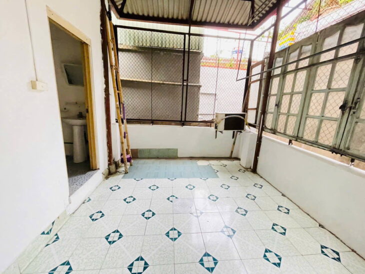 Bán nhà 10 m ra mặt Đường Láng ( Ngã Tư Sở), Đống Đa, DT 87m2, 3tầng, mặt Tiền 5m. giá 9,4 tỷ.