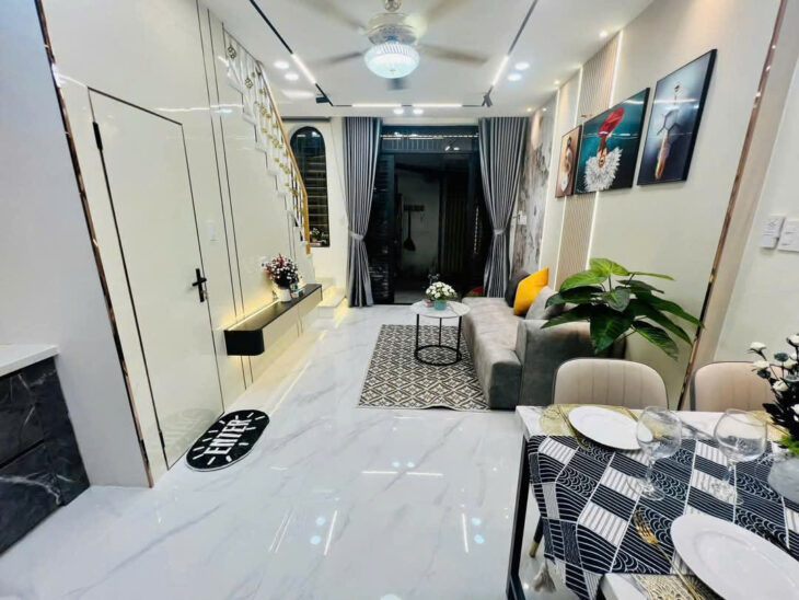 4.69 tỷ- bán nhà cạnh Vincom Phan Văn Trị-Nguyễn Thái Sơn-2 tầng-4mx9m-full nội thất