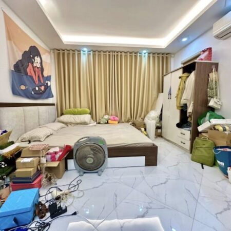 Bán nhà P.Quỳnh Mai 33m2 5T Lô góc, ngõ thông, ba gác qua nhà