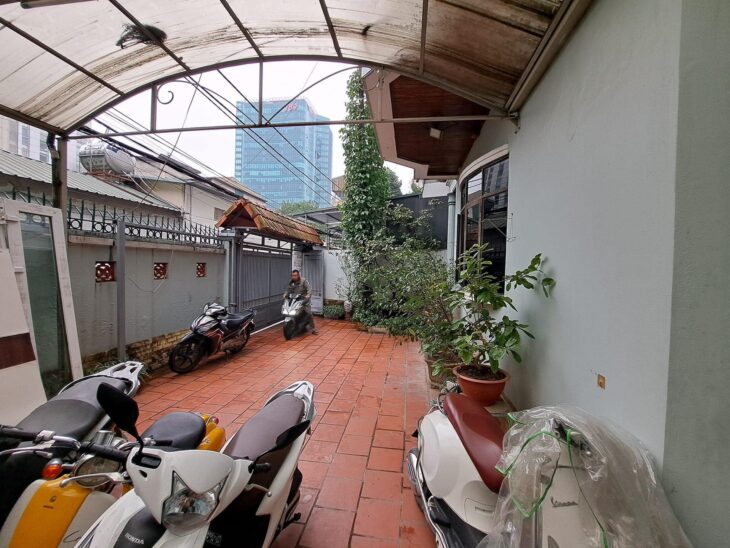 Bán nhà Ôtô Tránh Phố Hoàng Quốc Việt 143/163m, 4Tầng,MT 12.5m 30 Tỷ, Ra Phố 30m