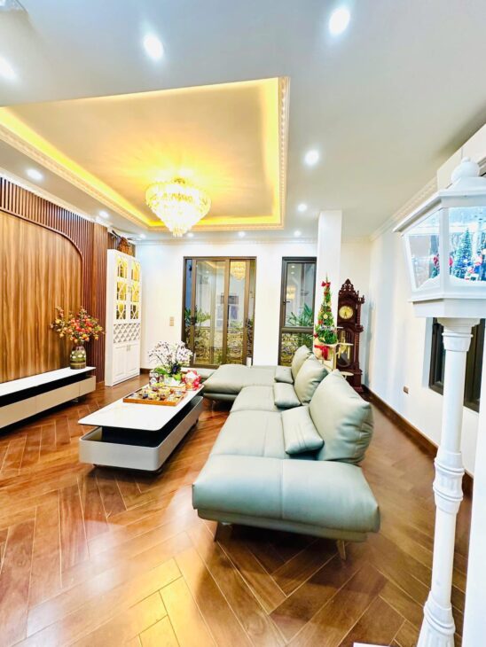 SIÊU PHẨM GIỮA LÒNG THỦ ĐÔ – TRUNG TÂM CẦU GIẤY – LÔ GÓC – 3 MẶT NGÕ – OTO TRÁNH – 72M*7T – THANG