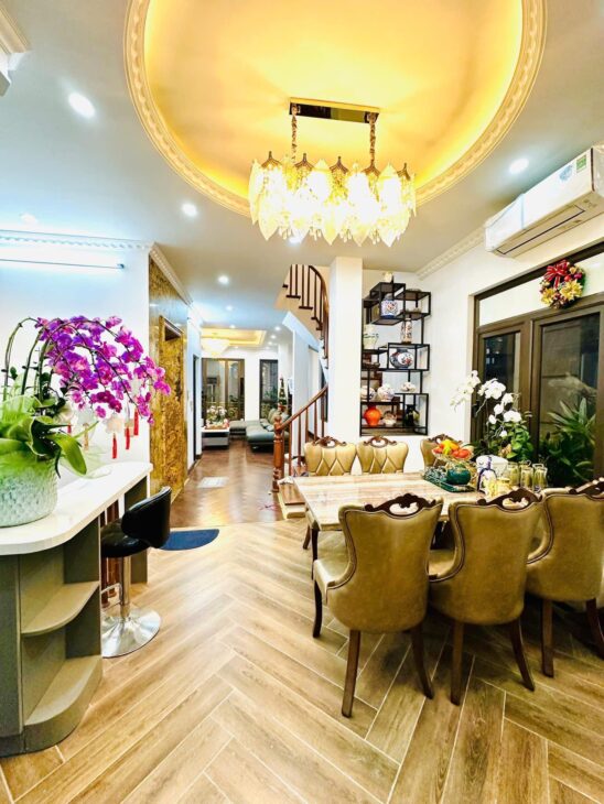 SIÊU PHẨM GIỮA LÒNG THỦ ĐÔ – TRUNG TÂM CẦU GIẤY – LÔ GÓC – 3 MẶT NGÕ – OTO TRÁNH – 72M*7T – THANG