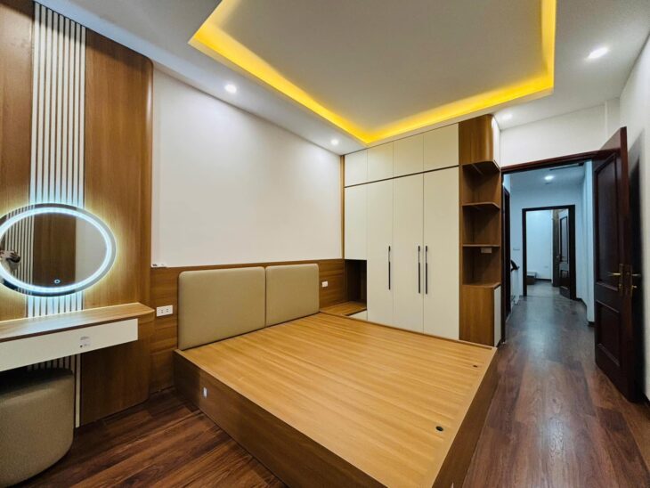 Bán nhà riêng tại Đội Cấn, 10.9 tỷ, 45 m2, 6PN, 5 tầng, mặt tiền đẹp, 10m ra phố