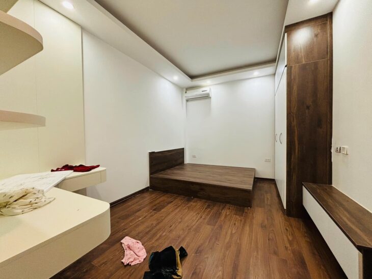 Bán nhà riêng tại Đội Cấn, 10.9 tỷ, 45 m2, 6PN, 5 tầng, mặt tiền đẹp, 10m ra phố