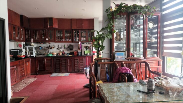 BÁN NHÀ MẶT PHỐ MAI ANH TUẤN – VIEW THẲNG RA HỒ HOÀNG CẦU – THANG MÁY – LÔ GÓC – 50m2 – MT 12m –