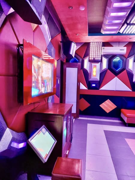 karaoke 5 tầng 18 phòng -Hòa Cường – Giá 27 tỷ.