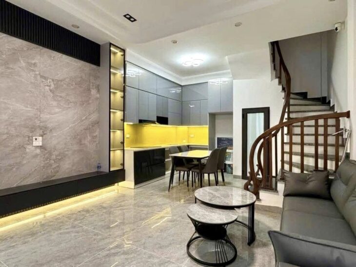 HIẾM!! BÁN NHÀ BỒ ĐỀ 40M2* 5 TẦNG* 8.9 TỶ, FULL NỘI THẤT, VIEW HỒ BỒ ĐỀ.