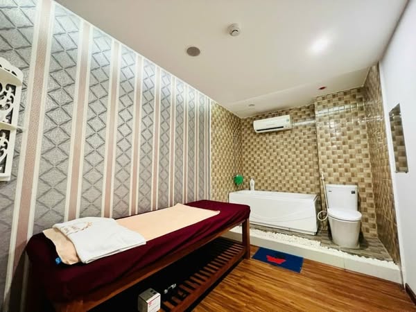 Tòa nhà massage & Karaoke 6 tầng – vip nhất Sơn Trà -30 phòng – Giá 32 tỷ