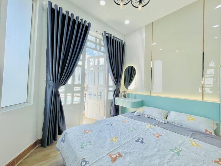 Bán Nhà gần Vincom Phan Văn Trị, Xe hơi đỗ cửa Chỉ Nhỉnh 4 Tỉ
