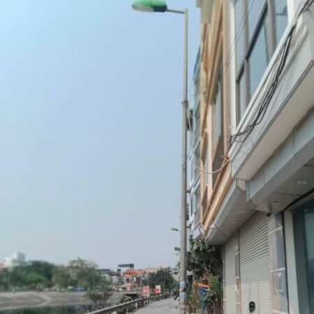 Bán Nhà: Tựu Liệt, Mặt đường Bờ Sông, 40m2, Kinh Doanh, oto đỗ cửa, sổ vuông. Nhỉnh 8 tỷ