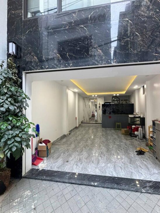 BÁN NHÀ PHỐ TRẠM – LÔ GÓC – 6 TẦNG THANG MÁY – FULL NỘI THẤT – Ô TÔ VÀO NHÀ