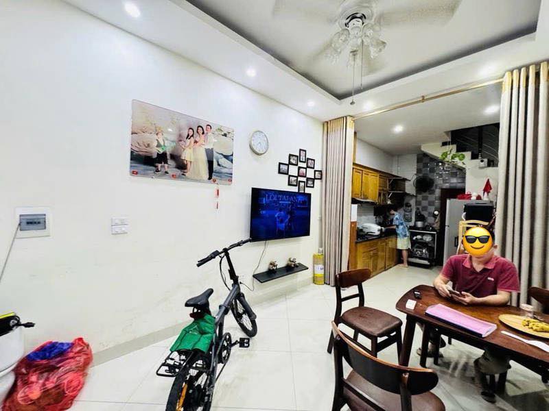 BÁN NHÀ HỒNG – TIẾN LONG BIÊN – LÔ GÓC – 5 TẦNG – CÁCH MẶT PHỐ 20M – NGÕ THÔNG, THOÁNG