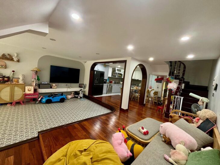 KHU CÁN BỘ HOÀNG QUỐC VIỆT – MẶT TIỀN KHỦNG – VỪA Ở VỪA KINH DOANH – 2 THOÁNG – Ô TÔ VÀO NHÀ –