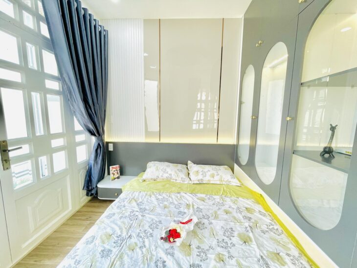 Bán Nhà gần Vincom Phan Văn Trị, Xe hơi đỗ cửa Chỉ Nhỉnh 4 Tỉ