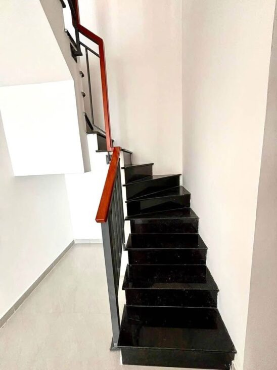 Cần bán shophouse MT Eastmark City Quận 9, nhận nhà kinh doanh ngay luôn.