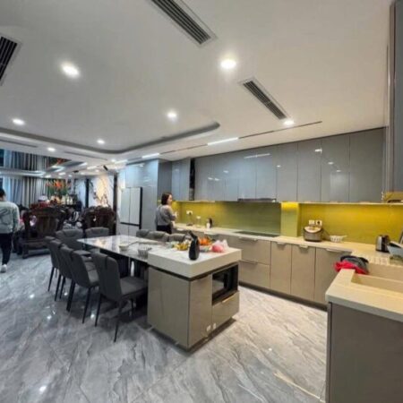 BÁN NHÀ NGUYỄN VĂN CỪ – NHÀ ĐẸP – Ô TÔ 7 CHỖ VÀO NHÀ – FULL NỘI THẤT – KINH DOANH